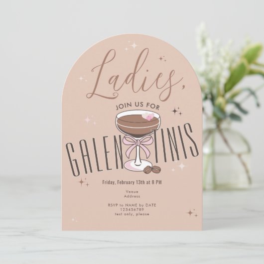 Galentini Martini Mocha Mousse Galentine Day Party Einladung (Stehend Vorderseite)