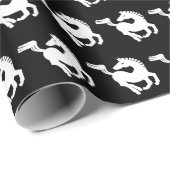 Gallopierende weiße Pferde auf schwarzem Hintergru Geschenkpapier (Rolleneckpunkt)