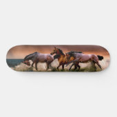 Galopp Pferde im Surf Skateboard Deck (Horizontal)