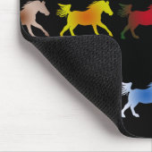Galopp Ponys auf schwarz Mousepad (Ecke)