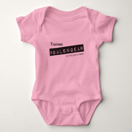 GALSNGEAR Trainee Baby Strampler (Vorderseite)