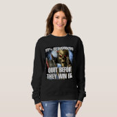 Gamblers kündigen Funny Cringe Hard Skeleton Meme Sweatshirt (Vorne ganz)