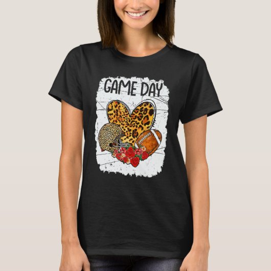 Game Day With Leopard Heart Football Mom Bleached T-Shirt (Vorderseite)