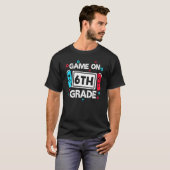 Game On 6th Grade Gamer Teacher Student Gift Back T-Shirt (Vorne ganz)