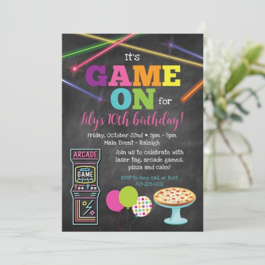 Game On Arcade Pizza Party Einladung (Stehend Vorderseite)