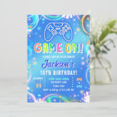 Game On Videogame Arcade VR Neon Boy Birthday Einladung (Stehend Vorderseite)