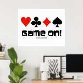 Game On! (Vier Card-Anzug) Poster (Heimbüro)