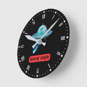 'Game Over' Alien Flying UFO-Raumschiff, Pixel Art Runde Wanduhr (Winkel)