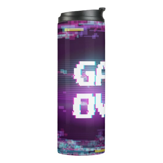 Game Over Concept Illustration mit Glitch Effekt. Thermosbecher (Nach links gedreht)