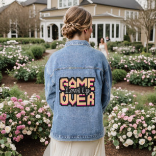 Game Over, Level Up: Pixelige Retro-Spielwelt Jeansjacke