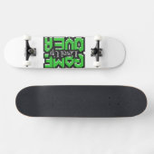 Game Over, Level Up: Pixelige Retro-Spielwelt Skateboard (Horizontal)