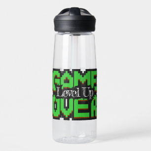 Game Over, Level Up: Pixelige Retro-Spielwelt Trinkflasche