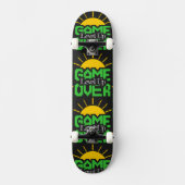 Game Over, Level Up: Retro-Pixel-Block-Abenteuer Skateboard (Vorderseite)