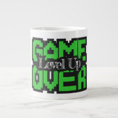 Game Over, Level Up: Retro-Pixel-Sandbox-Abenteuer Jumbo-Tasse (Vorderseite)