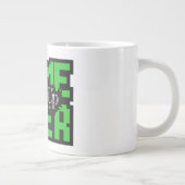 Game Over, Level Up: Retro-Pixel-Sandbox-Abenteuer Jumbo-Tasse (Rechts)