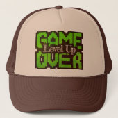 Game Over, Level Up: Retro-Pixel-Sandbox-Abenteuer Truckerkappe (Vorderseite)