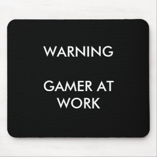 Gamer bei der Arbeit Mousepad