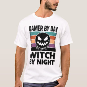 Gamer bei Tag, Hexe bei Nacht Retro-Halloween-Desi T-Shirt