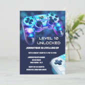 Gamer Console Nebel beleuchtet Jungs Gaming-Party Einladung (Stehend Vorderseite)