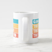 Gamer. Der Mann. Der Mythos. Die Legende. Jumbo-Tasse (Rückseite)