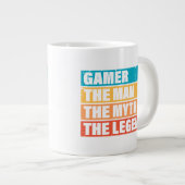 Gamer. Der Mann. Der Mythos. Die Legende. Jumbo-Tasse (Vorderseite Rechts)