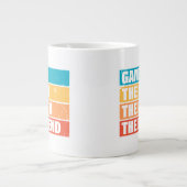 Gamer. Der Mann. Der Mythos. Die Legende. Jumbo-Tasse (Vorderseite)