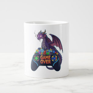 Gamer Drache bewacht RPG-Würfelhort bei "Game Over Jumbo-Tasse