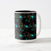 Gamer Retro Neon Pattern Black Zweifarbige Tasse (VorderseiteRechts)