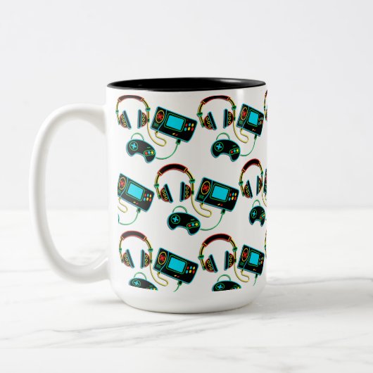 Gamer Retro Neon Pattern Zweifarbige Tasse (Links)