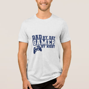 Gamer Vater. Papa bei Tag Gamer bei Nacht Tri-Blend Shirt