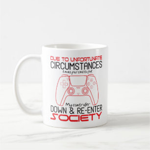 Gaming-Enthusiasten legt meinen Controller lustig Kaffeetasse
