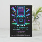 Gaming Fun Neon Glow Arcade Birthday Einladung (Stehend Vorderseite)