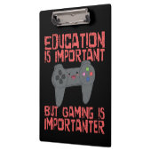 Gaming ist wichtiger als Bildung - Funny Gamer Klemmbrett (Links)