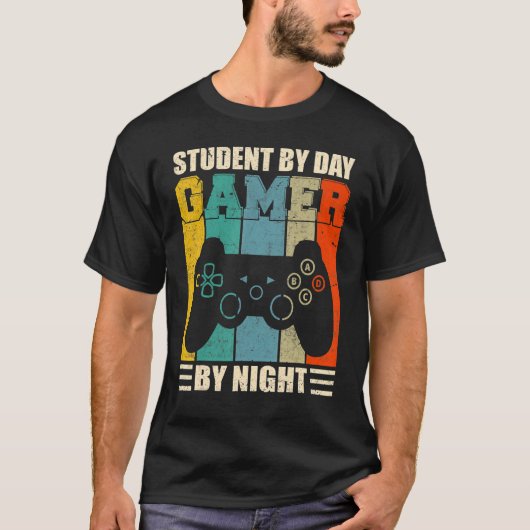 Gaming Sarcasm Retro Student by Day Gamer by Night T-Shirt (Vorderseite)