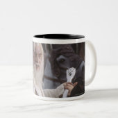 GANDALF™ hält Mitarbeiter Zweifarbige Tasse (VorderseiteRechts)