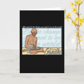 Gandhi ist das Änderungs-Zitat Karte (Gelbe Blume)