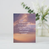 Gandhi-Weisheit-Zitat mit Brown Sky Postkarte (Stehend Vorderseite)