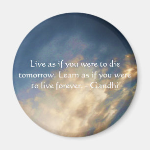 Gandhi Wisdom Zitat mit blauen Himmelswolken Magnet