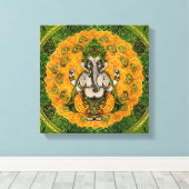 Ganesha in Marigold Blume und Golddekoration Leinwanddruck (Insitu (Holzboden))