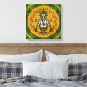 Ganesha in Marigold Blume und Golddekoration Leinwanddruck (Insitu (Schlafzimmer))