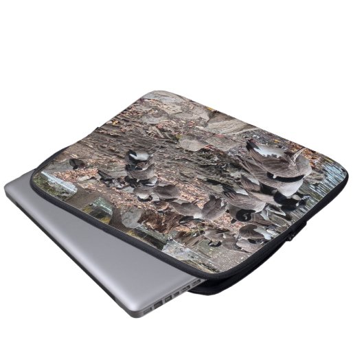 Gänse im Park Laptopschutzhülle (Vorne Knopf)