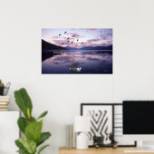 Gänse über Glacier Lake bei Sunset Poster (Heimbüro)