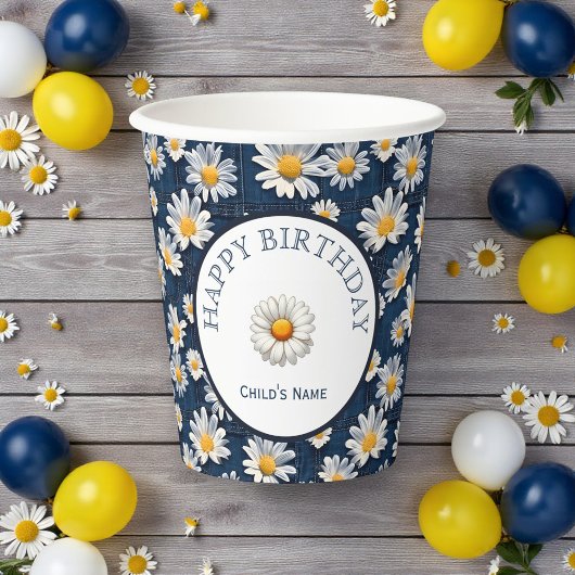 Gänseblümchen auf blauem Denim-Geburtstagsfeier Pappbecher