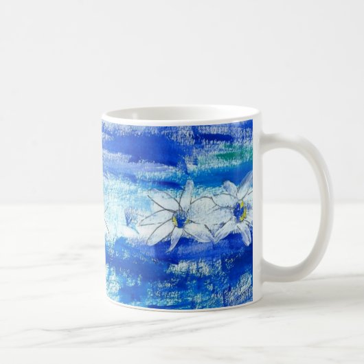 Gänseblümchen in Blauem und in weißem Kaffeetasse (Rechts)
