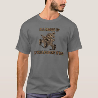 GANZ AUFGEWACHSEN UND NOCH, SPIELEND IM SCHMUTZ T-Shirt