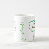 Ganz um Baum Hugger mit Rebe-Kaffeetasse Kaffeetasse (Mittel)