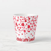 Ganze Latte Liebe Personalisiert Red Confetti Herz Milchtasse (Vorderseite)