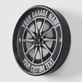 Garage- oder Reparaturrad auf Stahlautos Uhr (Winkel)