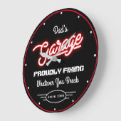 Garage-Vaters Name, der den Handyman in rot fixier Große Wanduhr (Winkel)