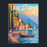 Gardasee - Italien Reise Vintag Postkarte<br><div class="desc">Gardasee Vektorkunst Design. Der Gardasee in Norditalien ist bekannt für sein kristallklares Wasser. Im Süden dominiert die Stadt Sirmione von der Rocca Scaligera,  einer Festung mit Blick auf den Hafen.</div>